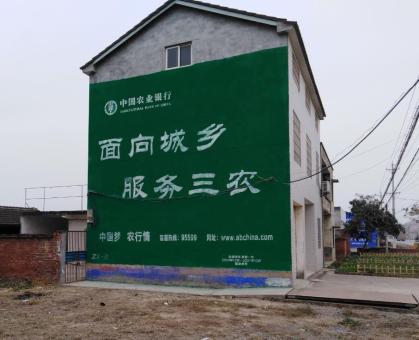  东兴为什么制作墙体广告