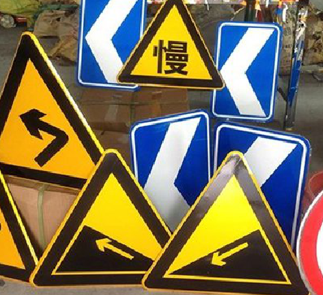  东兴标识标牌中颜色的确定是很重要的。